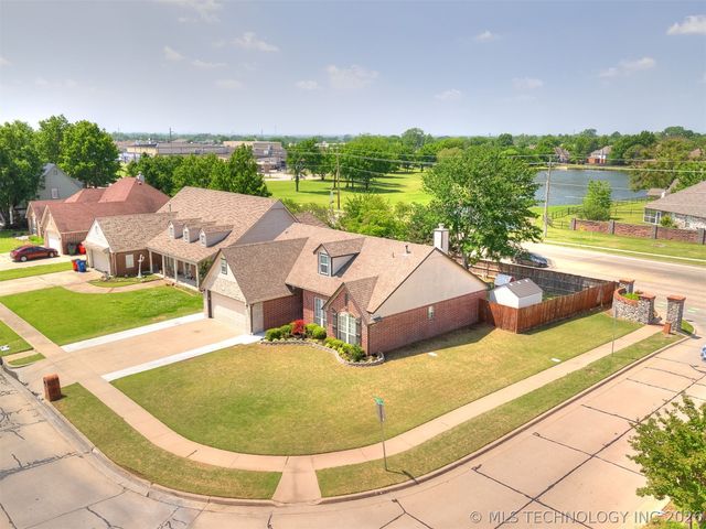 8824 N 130th East Avenue, Owasso, OK 74055