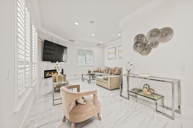 318 Canyon Falls, Folsom, CA 95630