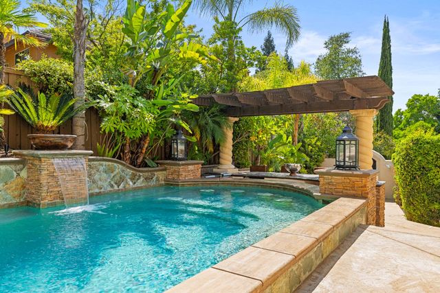 318 Canyon Falls, Folsom, CA 95630