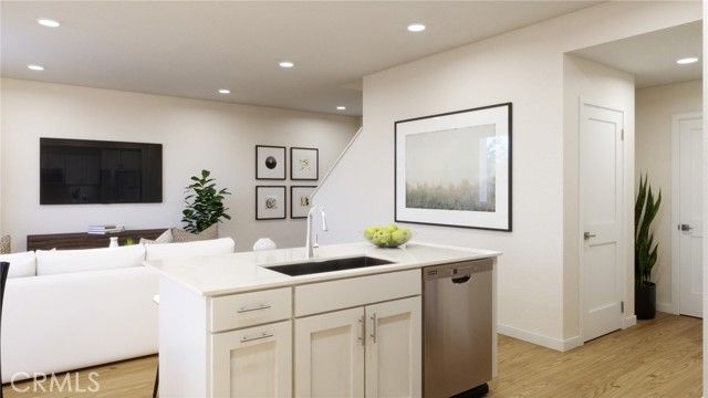 7018 Solara Way, Westminster, CA 92683