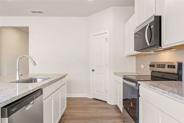 8055 Dickens Drive, Fairburn, GA 30213