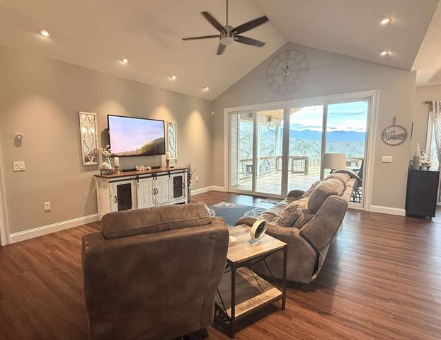 373 New Forest Road, Young Harris, GA 30582