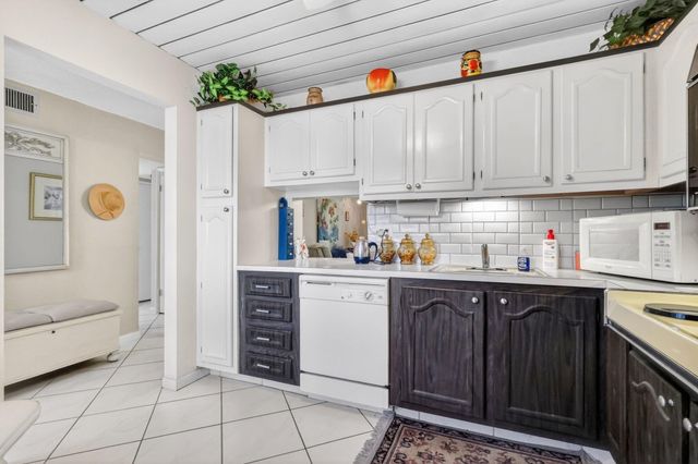 330 NE 26th Avenue 318, Boynton Beach, FL 33435