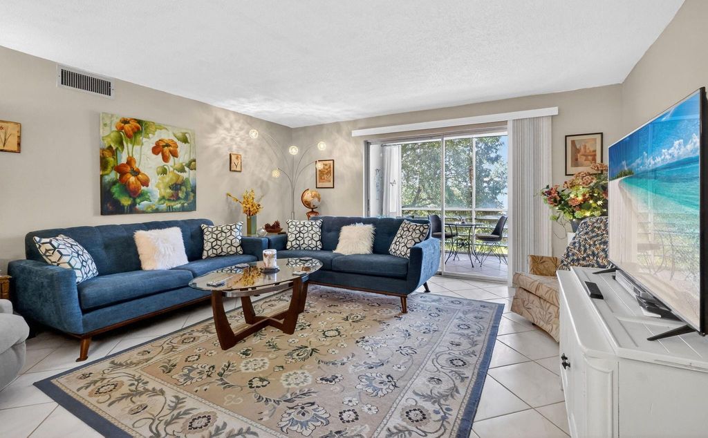 330 NE 26th Avenue 318, Boynton Beach, FL 33435