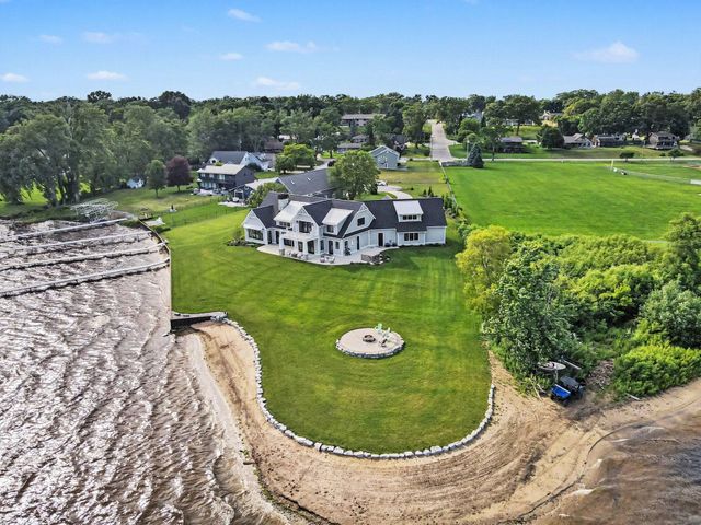 1019 Moorings Court, Muskegon, MI 49445