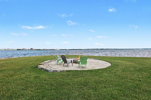 1019 Moorings Court, Muskegon, MI 49445