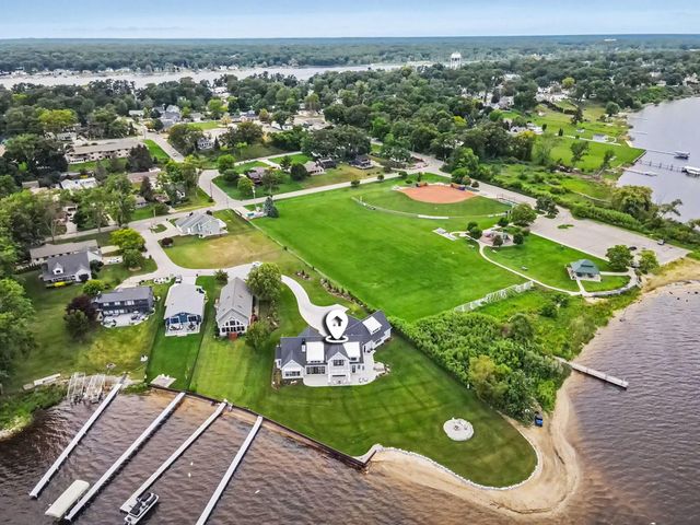 1019 Moorings Court, Muskegon, MI 49445