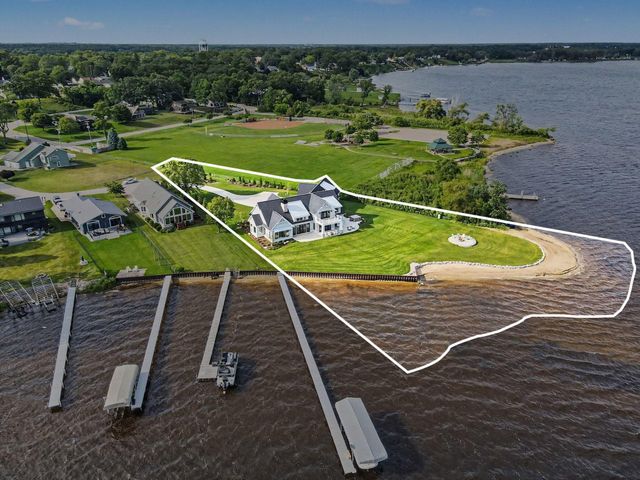 1019 Moorings Court, Muskegon, MI 49445