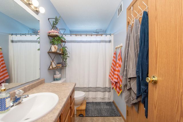 1884 Huntington Lane, West Fargo, ND 58078