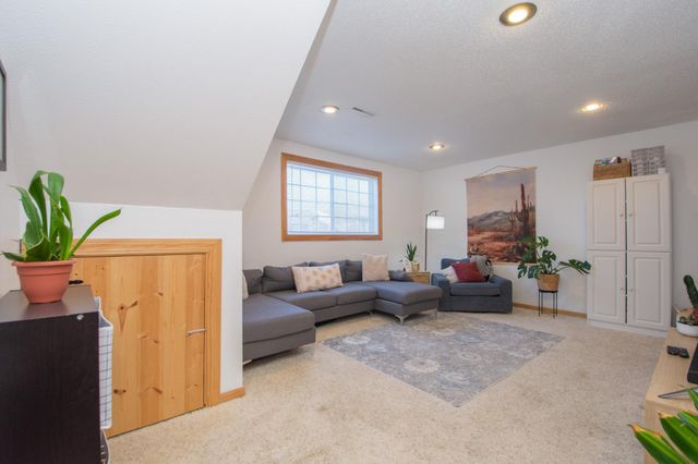 1884 Huntington Lane, West Fargo, ND 58078