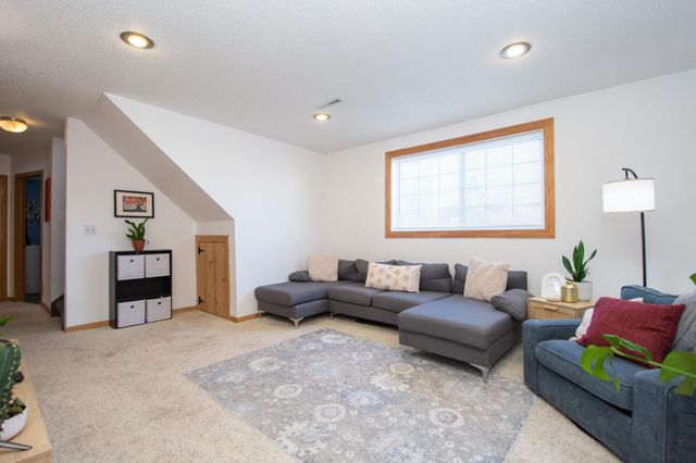 1884 Huntington Lane, West Fargo, ND 58078