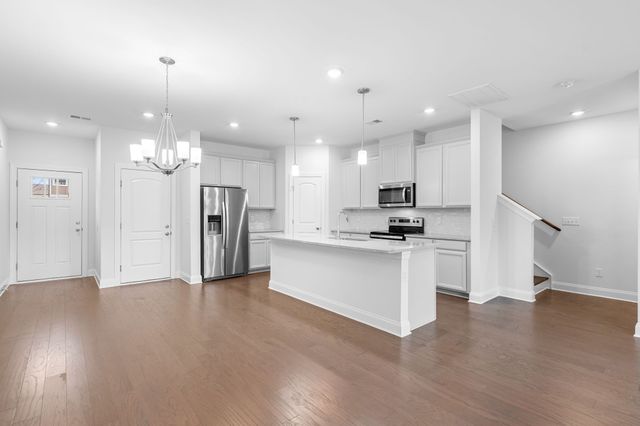 420 Palmetto Dr, Columbia, TN 38401