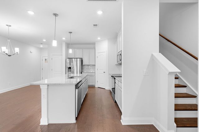 420 Palmetto Dr, Columbia, TN 38401