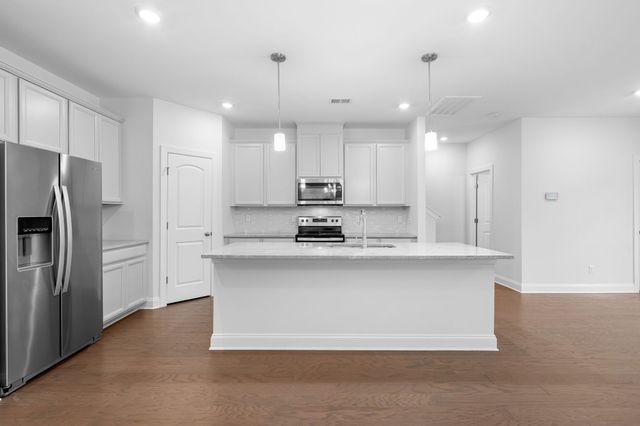 420 Palmetto Dr, Columbia, TN 38401