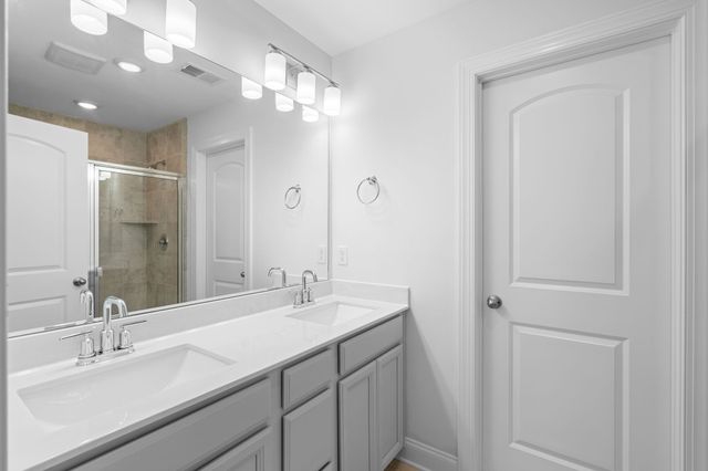 420 Palmetto Dr, Columbia, TN 38401