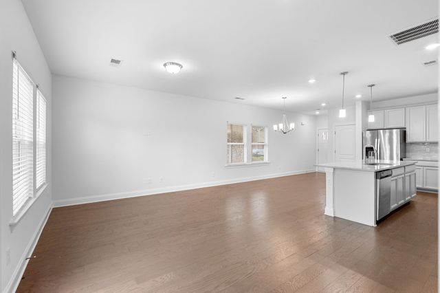 420 Palmetto Dr, Columbia, TN 38401