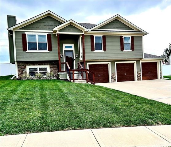 1212 Viola Street, Smithville, MO 64089