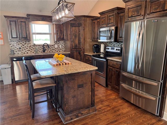 1212 Viola Street, Smithville, MO 64089