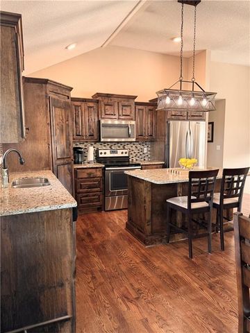 1212 Viola Street, Smithville, MO 64089