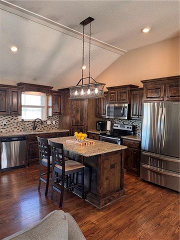 1212 Viola Street, Smithville, MO 64089