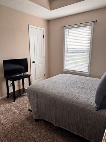 1212 Viola Street, Smithville, MO 64089
