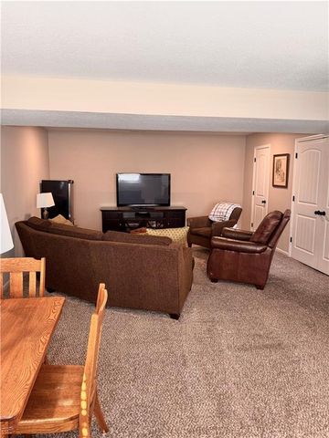 1212 Viola Street, Smithville, MO 64089