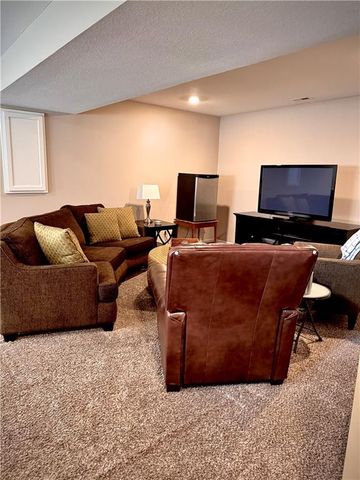 1212 Viola Street, Smithville, MO 64089