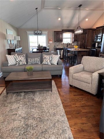 1212 Viola Street, Smithville, MO 64089