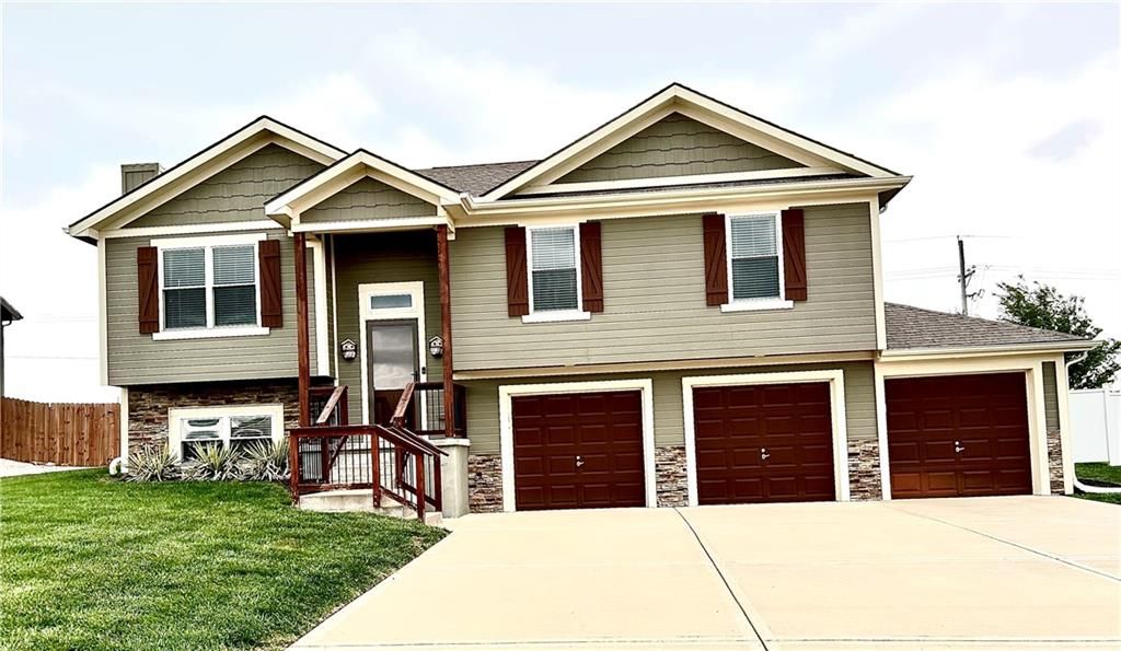 1212 Viola Street, Smithville, MO 64089