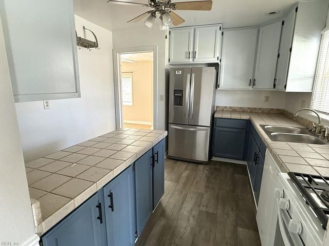 8447 Capeview Ave, Norfolk, VA 23503