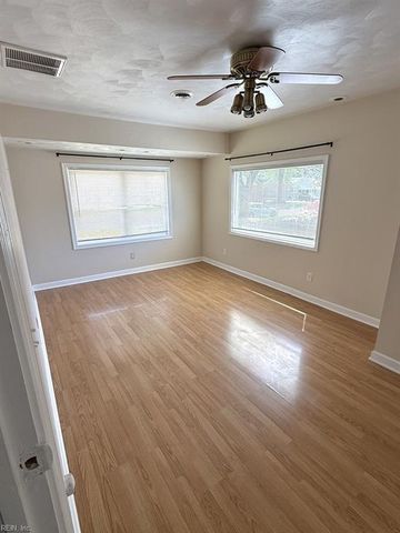 8447 Capeview Ave, Norfolk, VA 23503