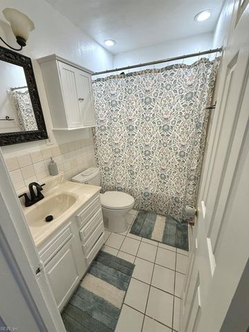 8447 Capeview Ave, Norfolk, VA 23503