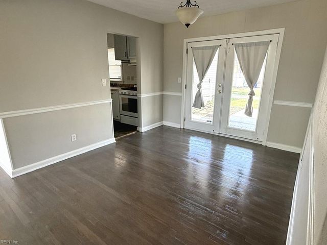 8447 Capeview Ave, Norfolk, VA 23503