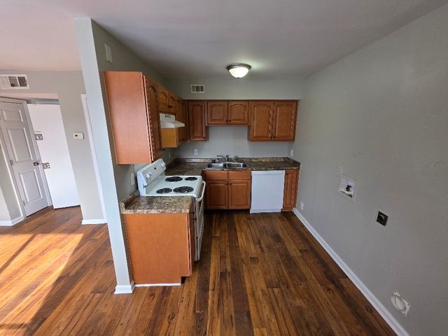 800 Anderson Ln Apt A7, Madison, TN 37115