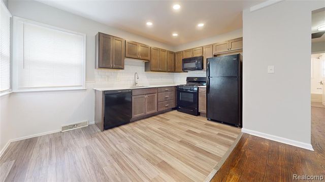 2111 Otis Avenue, Warren, MI 48091
