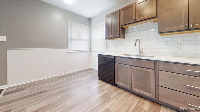 2111 Otis Avenue, Warren, MI 48091