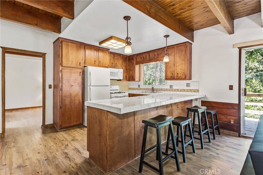 Image 11 of property listing at 24379 Horst, Crestline, CA 92325