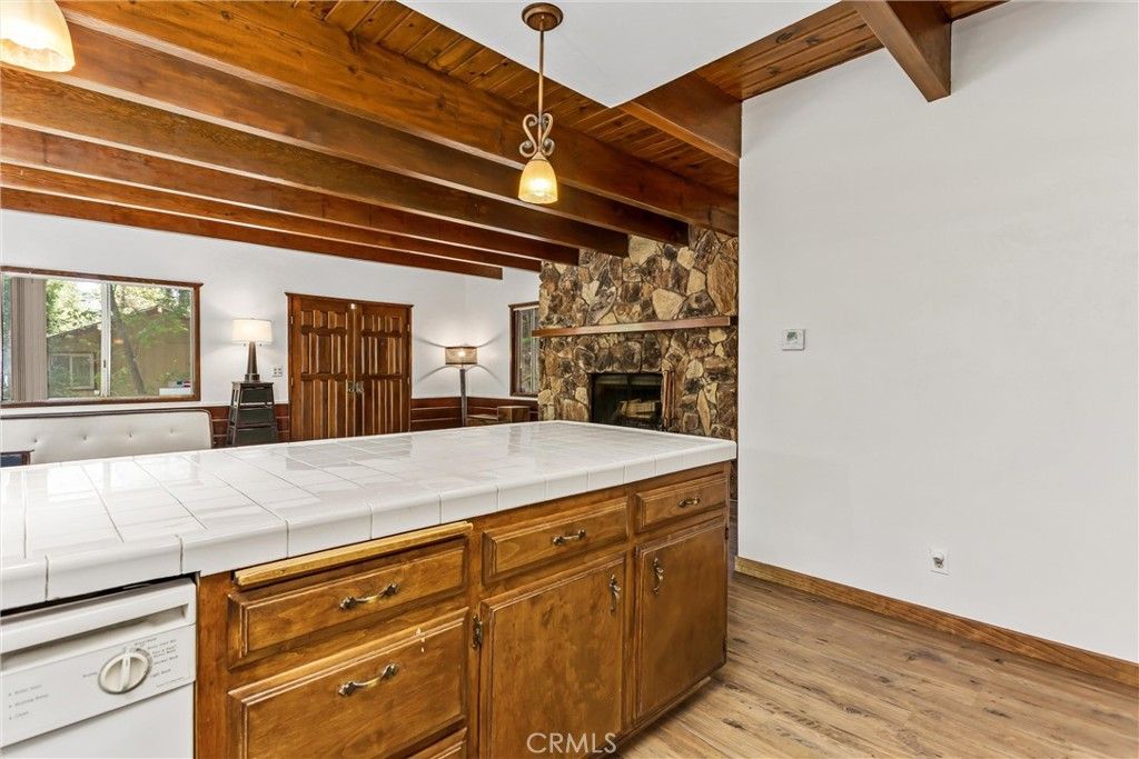 Image 14 of property listing at 24379 Horst, Crestline, CA 92325