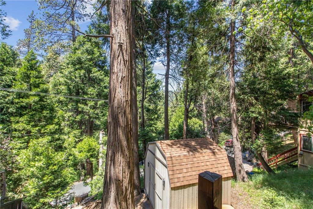 Image 33 of property listing at 24379 Horst, Crestline, CA 92325