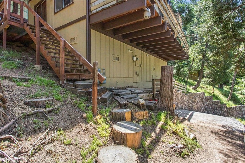 Image 34 of property listing at 24379 Horst, Crestline, CA 92325