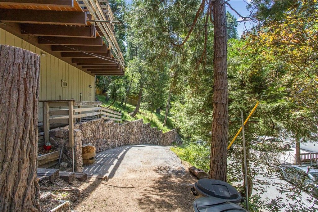 Image 35 of property listing at 24379 Horst, Crestline, CA 92325