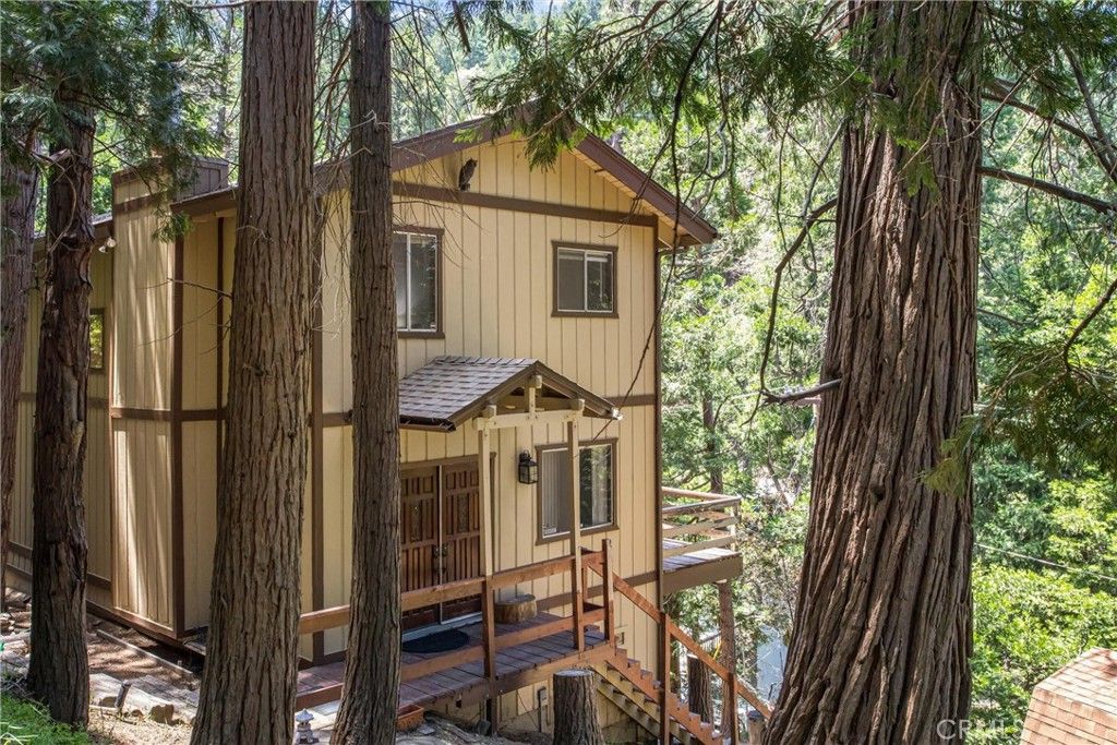 Image 6 of property listing at 24379 Horst, Crestline, CA 92325
