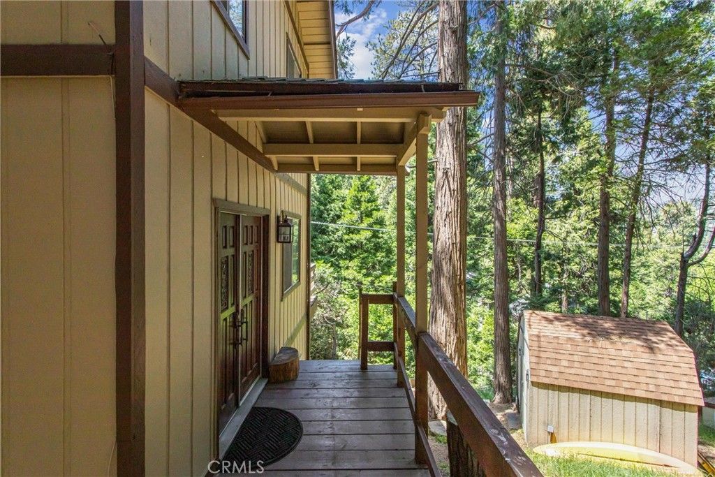 Image 7 of property listing at 24379 Horst, Crestline, CA 92325