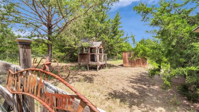1011 Sister Grove Road, Van Alstyne, TX 75495