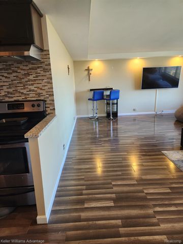 1300 E LAFAYETTE Street 1509, Detroit, MI 48207