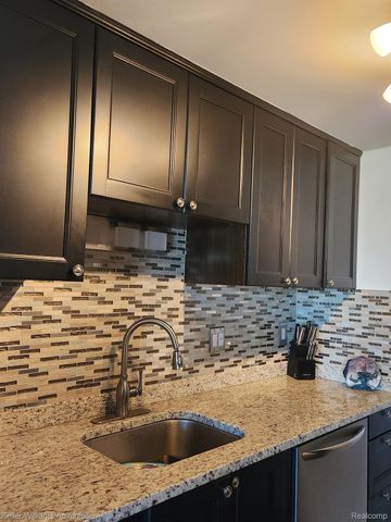 1300 E LAFAYETTE Street 1509, Detroit, MI 48207