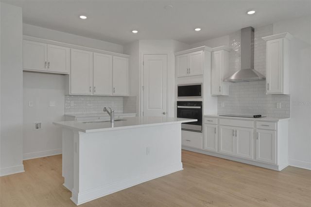 1001 FIESTA KEY CIRCLE, Lady Lake, FL 32159