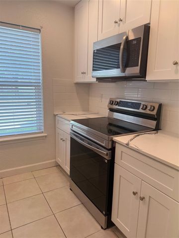 6525 Renwick Drive A, Houston, TX 77081
