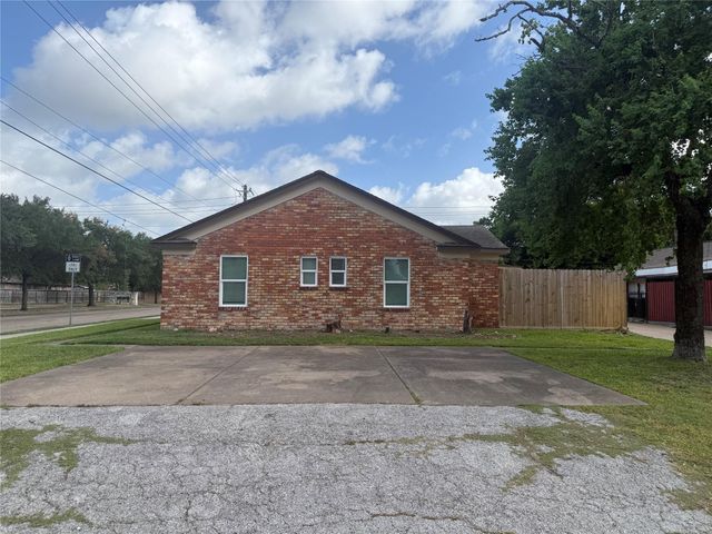 6525 Renwick Drive A, Houston, TX 77081