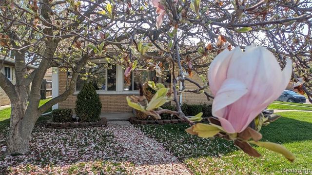 21562 Winshall Court, Saint Clair Shores, MI 48081